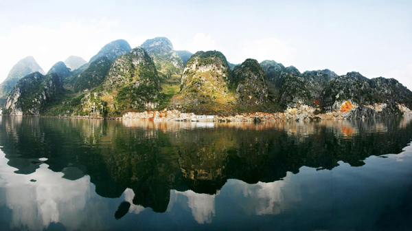 万峰湖风景区因旱水面大幅下降