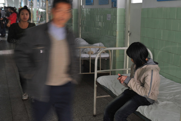 12岁“孝女”独自撑起一片天
