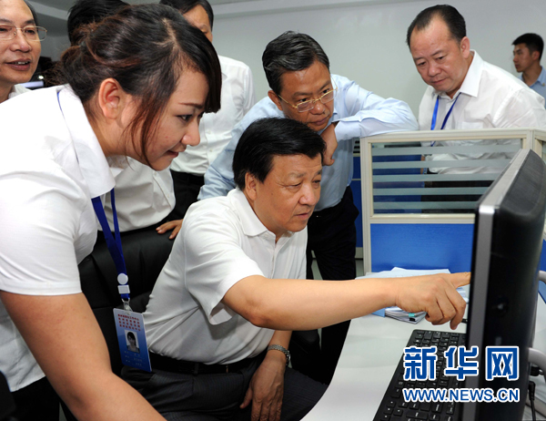 刘云山：教育实践活动要以群众满意不满意为标准