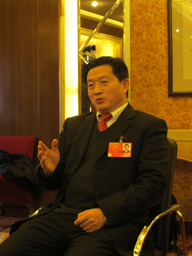 高万能:加强对民族地区教育投入 促进高教资源结构合理