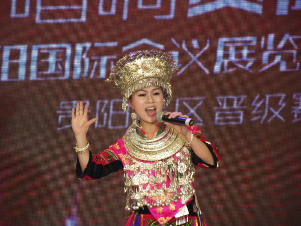 朵久央:用歌声回答“苗乡美”