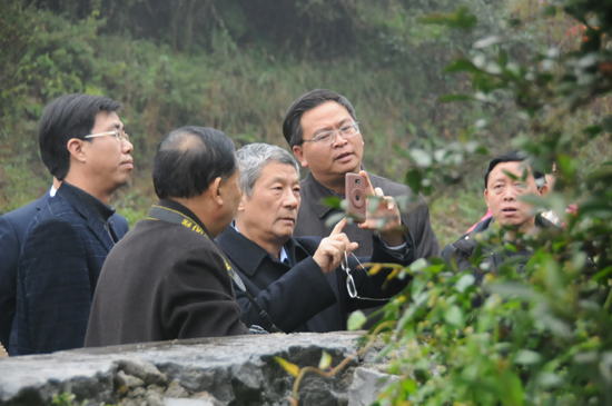 著名作家梁衡赴贵州探访“亚洲文明之灯”