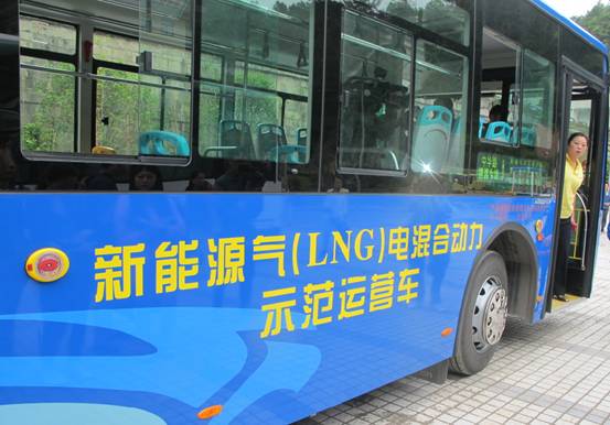 气、电混合动力公交 保障绿色出行：生态文明贵阳脉动——爽爽贵阳低碳行之二