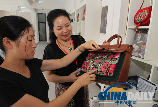 黔东南：旅游发展带旺民间工艺品