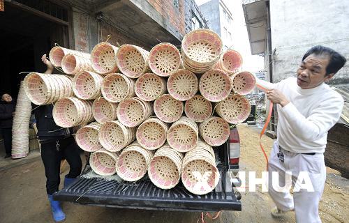 家家忙编织 户户乐增收