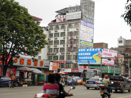 广西贵港“最牛楼加加” 已被责令限期自行拆除