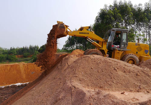广西在建贵梧高速同步回收稀土原矿防珍惜资源