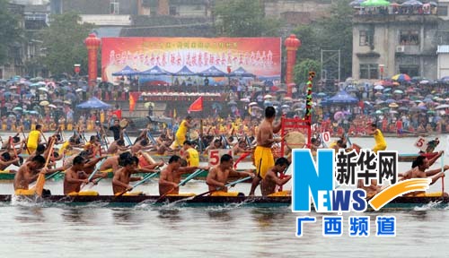 “群龙”闹融江