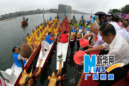 “群龙”闹融江