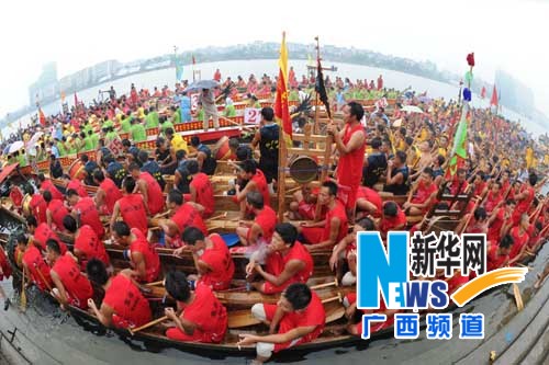 “群龙”闹融江