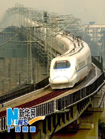 广西动车28日正式投运 将纳入全国快速铁路客运网