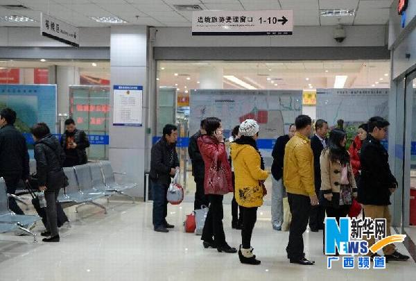 广西东兴：异地办证业务催热越南游