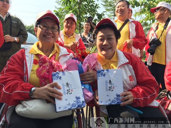 中国残疾人东盟自驾之旅从南宁启程 行驶6000公里