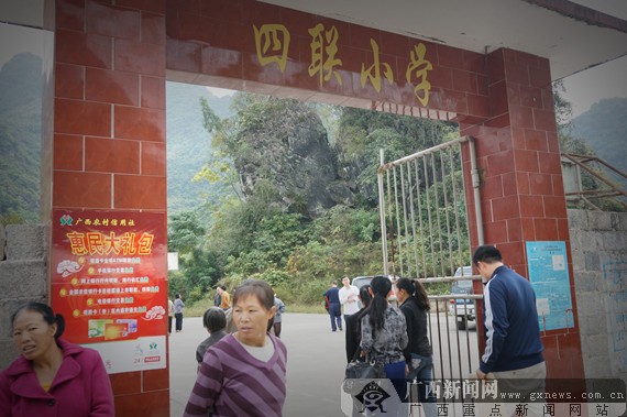 兰花飘香满瑶山 心系瑶山的爱心使者黎敏兰