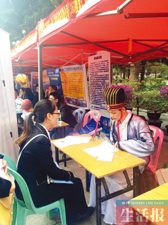 广西高校毕业生双选会:新媒体人气足 创业少人