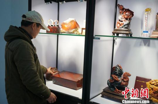 桂北山区广西龙胜鸡血玉远销海外 助农脱贫致富