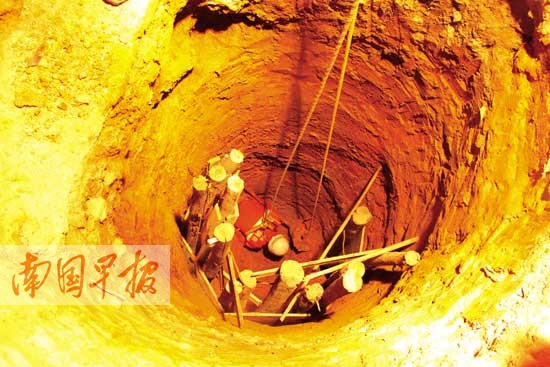 工人在地下开挖水井时突遭塌方不幸被埋身亡