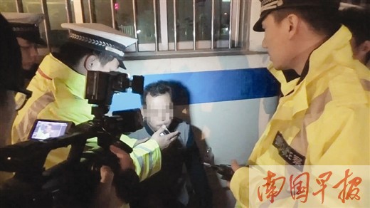 南宁交警设卡查酒驾 一司机竟吹出近5倍醉驾标准