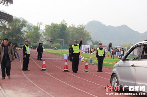 凭祥交警参与边境突发重大动物疫情应急演练