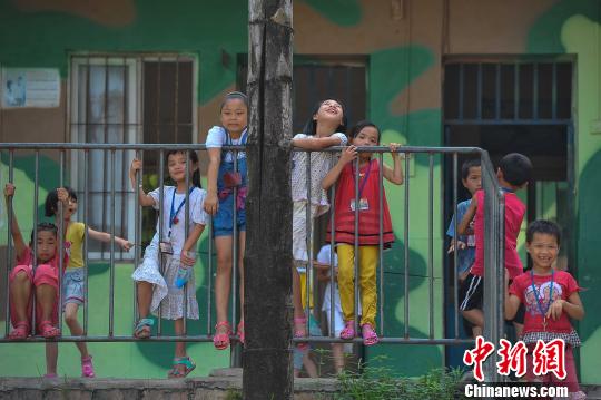 广西多举措保障农民工随迁子女享受平等教育