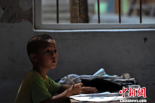 广西多举措保障农民工随迁子女享受平等教育
