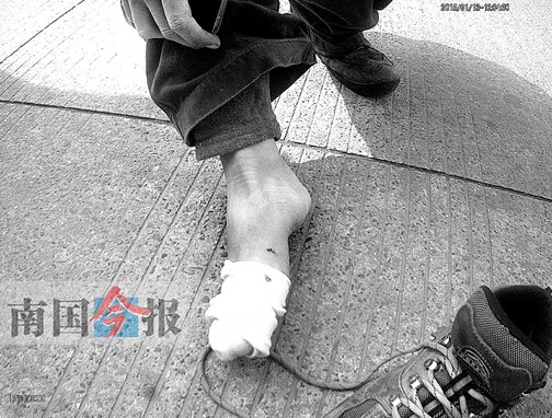 陌生男子走进无人店铺 看门藏獒冲出将其咬伤