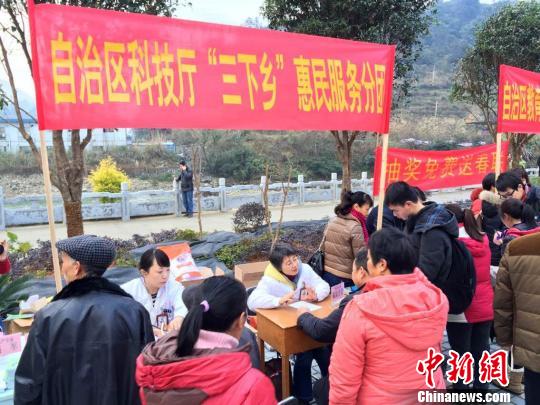 广西专家赴少数民族地区“三下乡”为民众传经授典