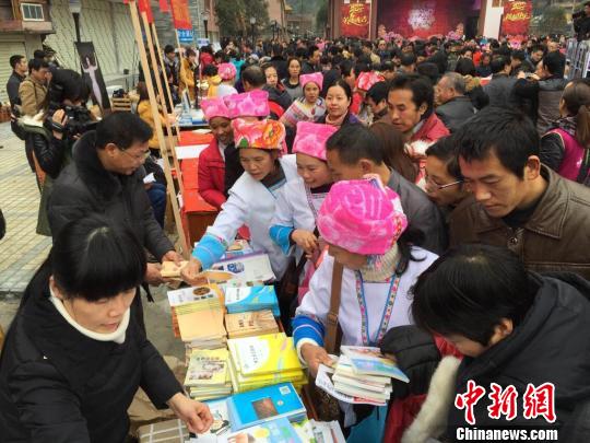 广西专家赴少数民族地区“三下乡”为民众传经授典