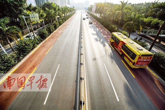 南宁市首条彩色公交专用道将启用 乱闯或罚100元