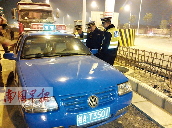 南宁交警查
