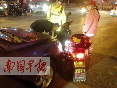 女子涉嫌酒后开车 把民警抓伤叫嚣法律算什么