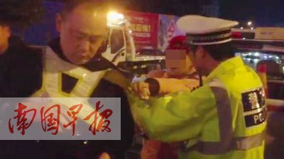 女子涉嫌酒后开车 把民警抓伤叫嚣法律算什么