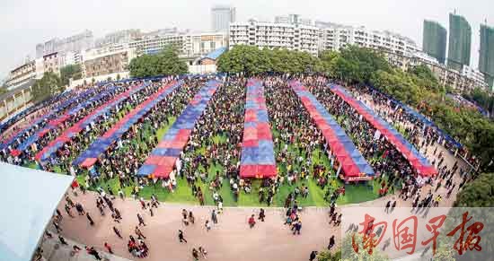 5万人争1.5万个