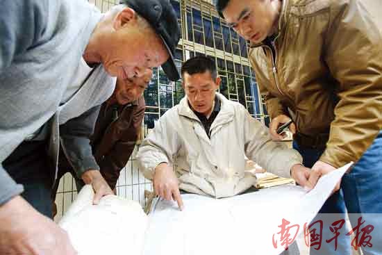 拆，还是不拆？一堵围墙引发小区业主对峙