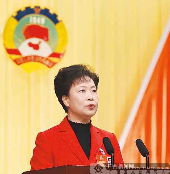 自治区政协十一届三次会议开幕