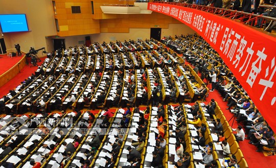 自治区十二届人大四次会议开幕