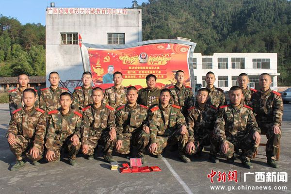 广西那楠边境检查站邀请革命前辈为官兵讲故事