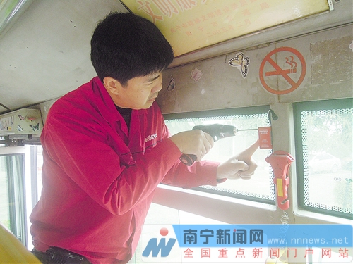 726辆空调公交将装“破窗神器” 年内试点电子站牌