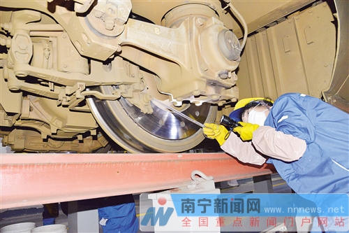 动车提前“洗澡按摩”迎春运 带你揭秘南宁动车所
