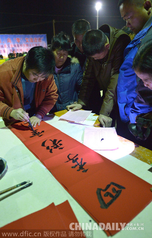 广西柳州：免费春联送乡亲
