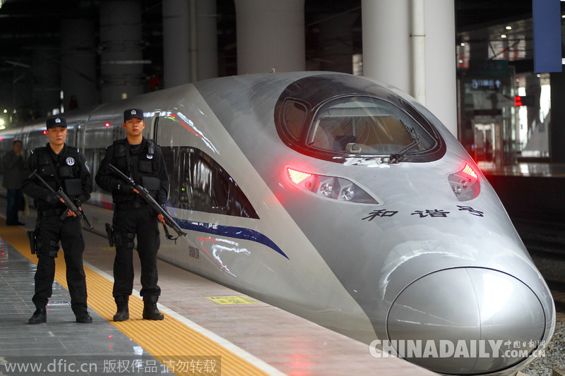 广西铁路公安特警全警上岗护航春运