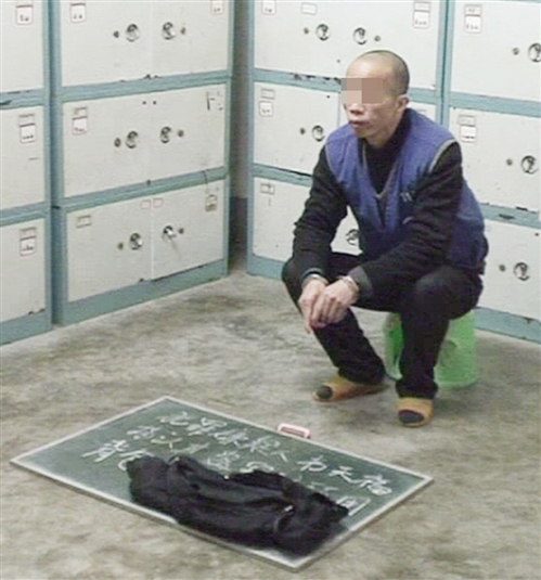 “袋中袋”打掩护几秒便得手 一公交扒窃团伙被端