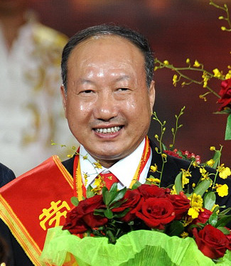 海航集团陈峰董事长荣获"新中国成立以来最具影响力劳动模范"称号
