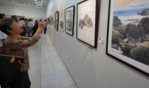 “两岸书画艺术展”在海南举行