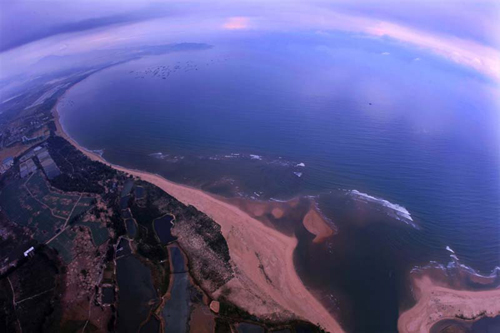 热气球高空拍摄海口湾