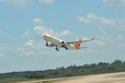 海航“国家大剧院号”飞机命名暨首航仪式在琼举行