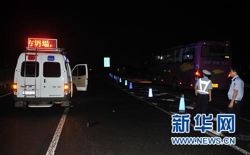 海南:泥石流致东线高速公路部分中断