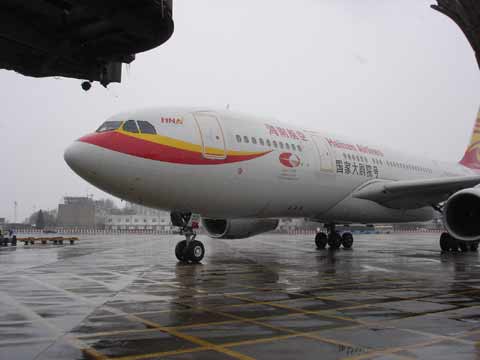 海南航空全力保障我在利比亚同胞回国(图)