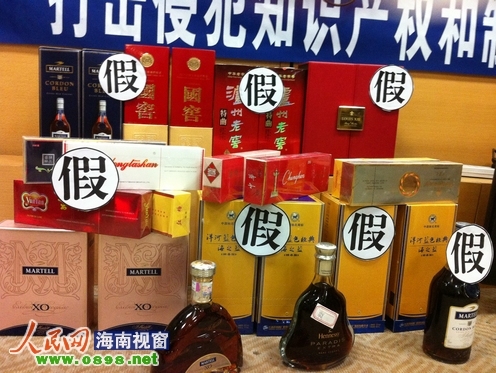 大批假冒国际名牌商品被海南警方缴获(图)