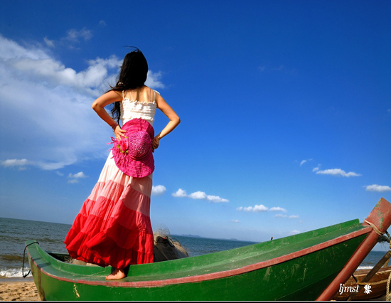 海南三亚流行“波西米亚风” 成街头靓丽风景